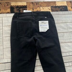 NWT, black ankle skinny size 6/28.